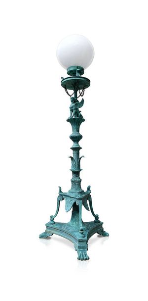 Lámpara de bronce antigua aislada sobre un fondo blanco. Elemento de diseño con ruta de recorte
 - Foto, Imagen