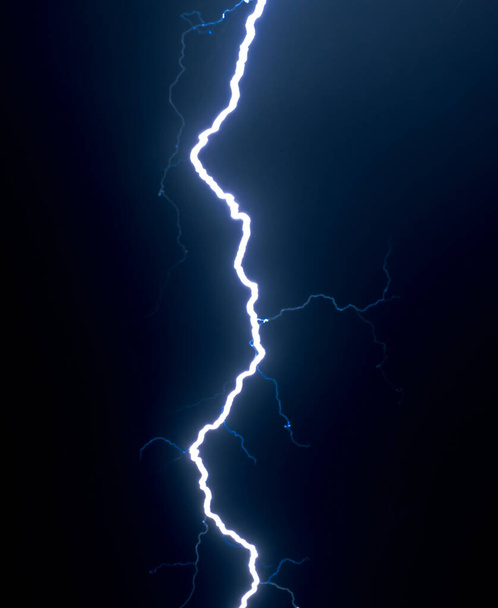 Blue Lightning Bolt in the Night Sky - Fotografie, Obrázek