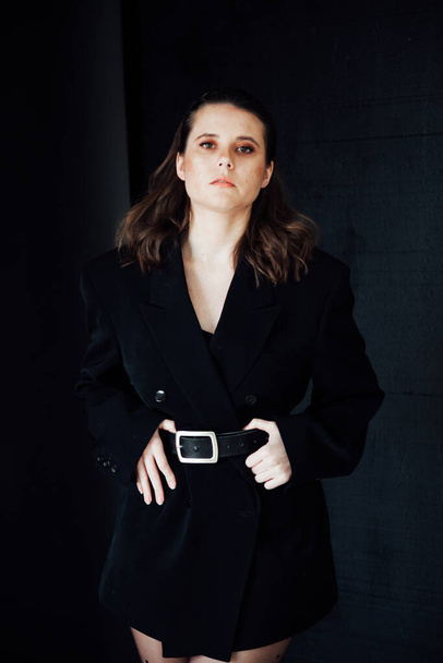 Portrait of a beautiful young fashionable brunette brunette woman in a business suit - Foto, afbeelding
