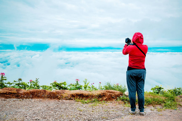 man in a red jacket and a backpack on the mountain top - Foto, immagini