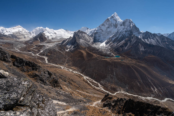 Ama Dablam mountain peak view from Dingboche view point in Everest base camp trekking route, Himalaya mountains range in Nepal, Asia - Foto, Bild