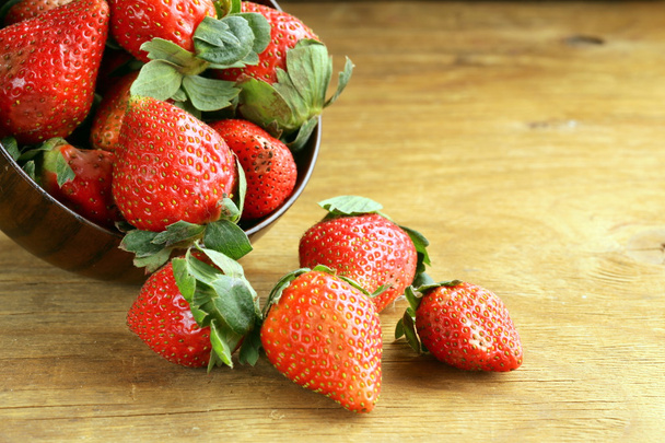 Ripe juicy strawberries - Foto, imagen