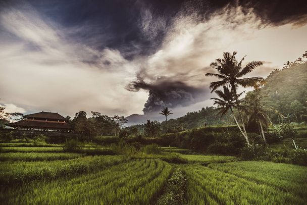 Eruption of the volcano Agung in Indonesia in the province Abang - Fotoğraf, Görsel