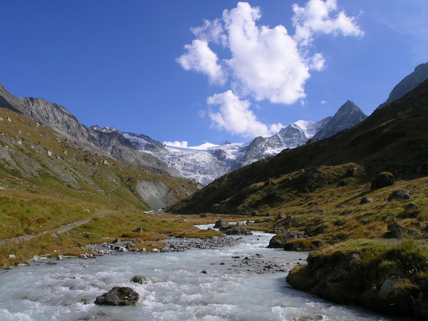 Río montañés
 - Foto, Imagen