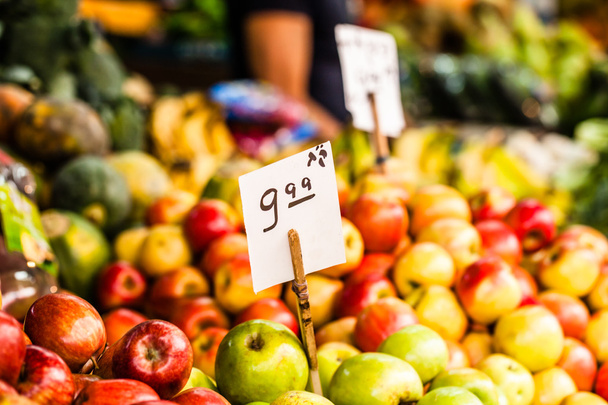 Ovoce a zelenina na farmářském trhu - Fotografie, Obrázek