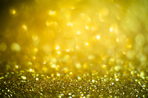 Resumen de fondo bokeh brillante y brillante. polvo dorado y diamante bokeh - iluminación borrosa de la textura del brillo. Color azul Fondo de diseño de lujo. Fondo de brillo festivo dorado con luces doradas bokeh
. - Foto, Imagen