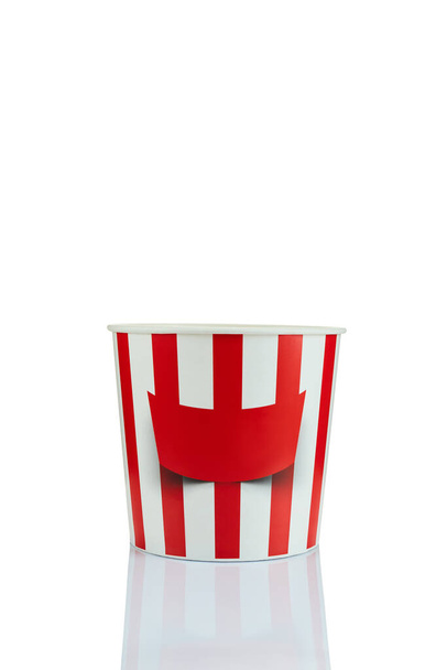 empty classic red and white paper striped bucket - Фото, зображення