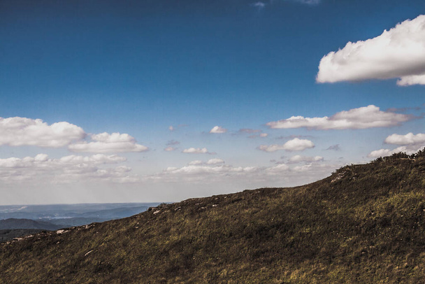 Cesta z průsmyku Mieczysaw Orlowicz na Smerek Peak v polských Bieszczadech - Fotografie, Obrázek