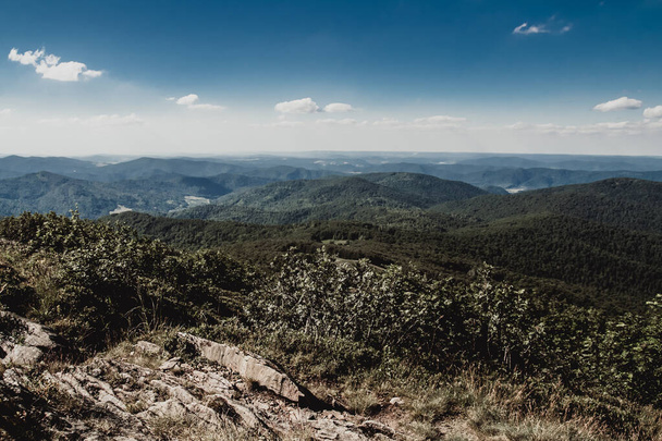 Дорога от перевала Мечисо Орович до пика Смерек в горах Бещады в Польше
 - Фото, изображение