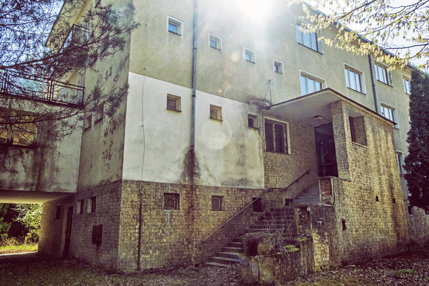 Villeggiatura estiva abbandonata per bambini, Sklene Teplice, Repubblica Slovacca. Esplorazione urbana
. - Foto, immagini
