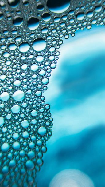 Agua abstracta con burbujas azules y texturas frescas. La superficie de la burbuja con increíble color y espacio
 - Foto, Imagen