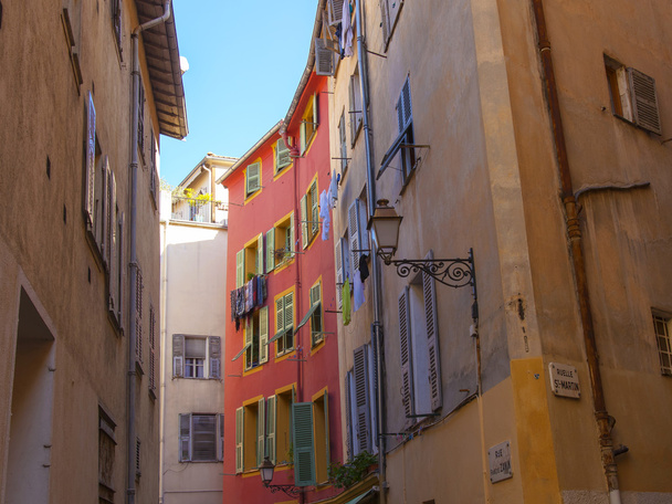 Francja, Lazurowe. ładne, typowe detali architektonicznych budynków na starym mieście - Zdjęcie, obraz