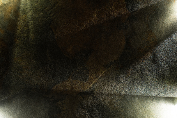 prisma claro con vigas sobre fondo de textura de piedra oscura
 - Foto, Imagen