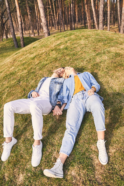 Pleased Caucasian couple relaxing on a hill - Фото, зображення