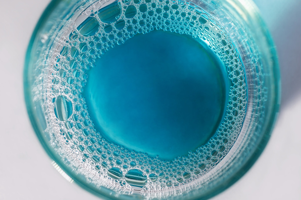 Protezione close-up in schiuma saponata contro i batteri
 - Foto, immagini