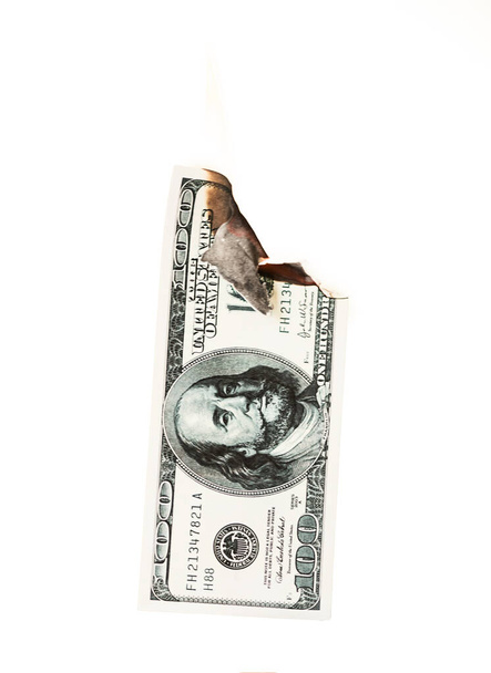 Спалювання сотні доларів готівкою на білому тлі
 - Фото, зображення