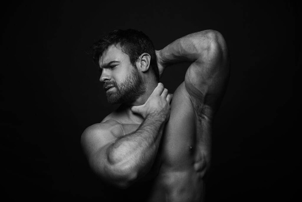 Fitness modèle masculin en studio - Photo, image