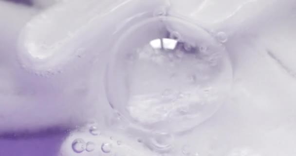 Vidéo en gros plan de morceaux de glace sèche blanche
 - Séquence, vidéo