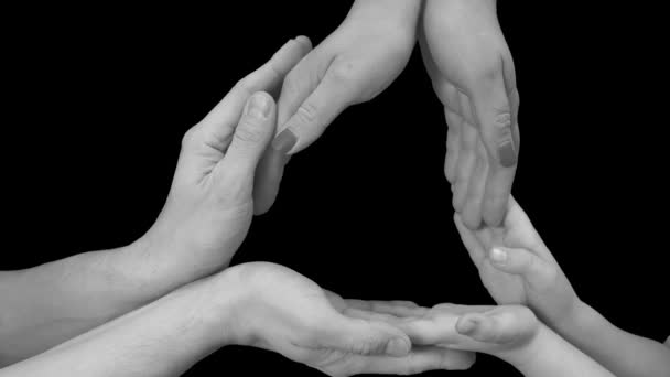 Männer, Frauen und Kinder Hände schwarz weiß - Filmmaterial, Video