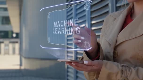 Geschäftsfrau interagiert mit HUD Machine Learning - Filmmaterial, Video