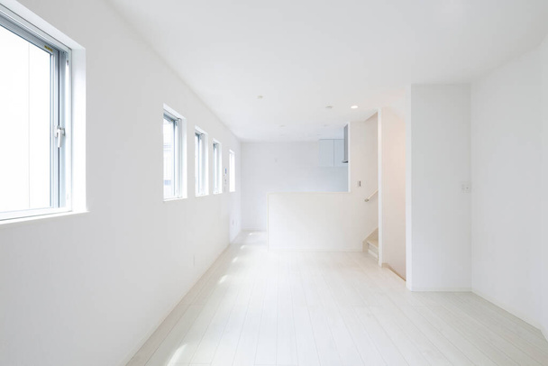 Espacio habitable en un apartamento de nueva construcción sin muebles
 - Foto, Imagen