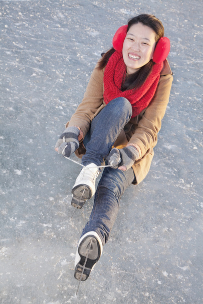 kadın uygulamakla buz pateni dışında - Fotoğraf, Görsel