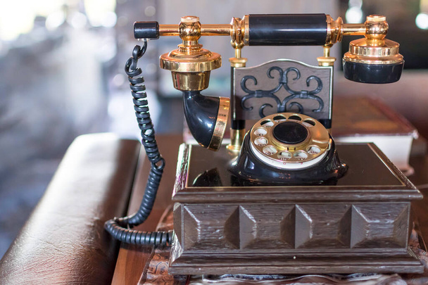 Teléfono de madera vintage. Teléfono de moda antigua
 - Foto, Imagen