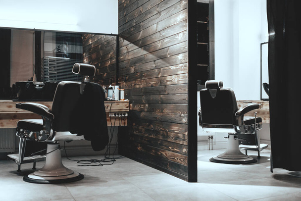 Stylish Vintage Barber Chairs In Barber Shop. Barbershop Theme - Foto, Imagen