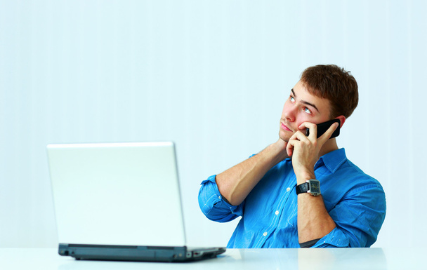 Businessman talking on phone - Foto, immagini