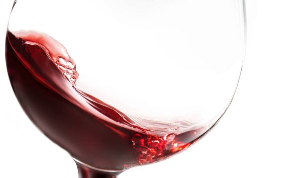 vörösbor-hullám fehér alapon elszigetelt pohárban - Fotó, kép