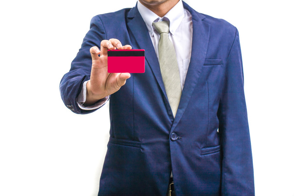 Hombre de negocios mostrando tarjeta de visa aislado
 - Foto, Imagen