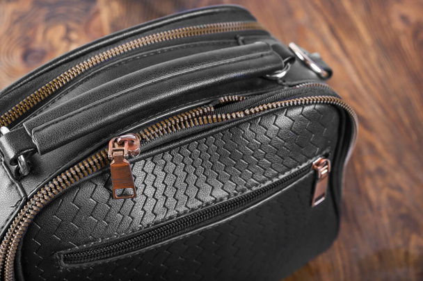 broken zipper on a woman's bag - Φωτογραφία, εικόνα