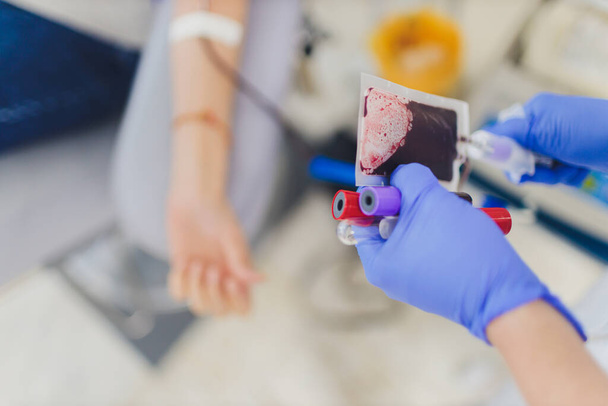 in a laboratory blood is removed during blood donation blood. - Foto, afbeelding