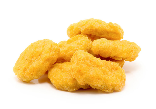 Smażone nuggetsy kurczaka izolowane na białym - Zdjęcie, obraz