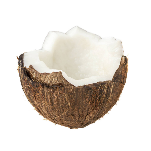 érett kókusz héjában nyitott hússal és fehér háttér-izolátummal - Fotó, kép