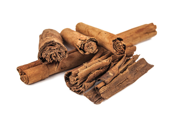 real original cinnamon sticks isolated on white - Fotoğraf, Görsel
