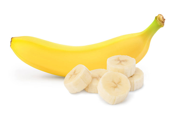 банан изолирован на белом фоне с полной глубиной резкости. - Фото, изображение