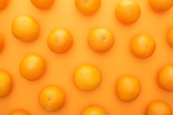 top view of ripe juicy whole oranges on colorful background - Φωτογραφία, εικόνα