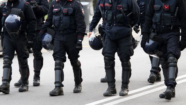 policiais e vigilantes com roupas à prova de balas
 - Foto, Imagem