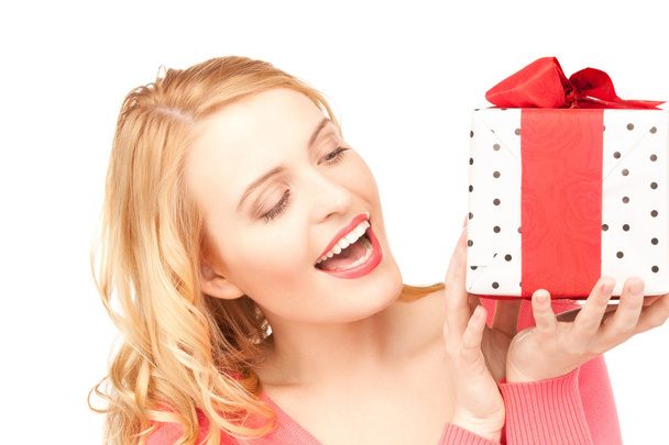 Happy woman with gift box - Zdjęcie, obraz