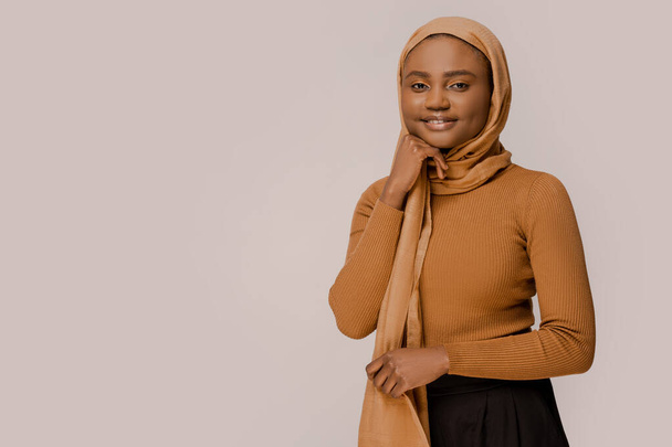 Muslim woman beautiful African ethnicity wearing traditional hijab, traditional eastern Arabic islam religion clothes. Over white studio background. People and religion. Confident smart muslim woman - Foto, afbeelding