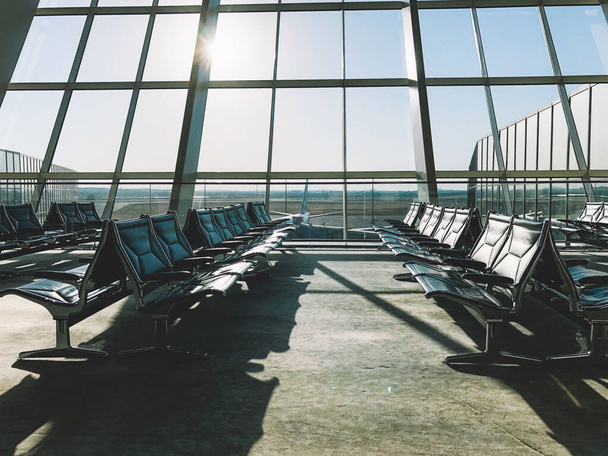 Light waiting area of airport with big window - 写真・画像