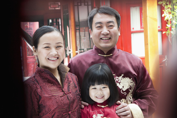 Portrait de famille en vêtements traditionnels
 - Photo, image
