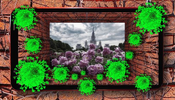 Vista conceptual del coronavirus con teléfono celular y jardín botánico de la famosa universidad rusa bajo el cielo dramático con peonía rosa
 - Foto, imagen