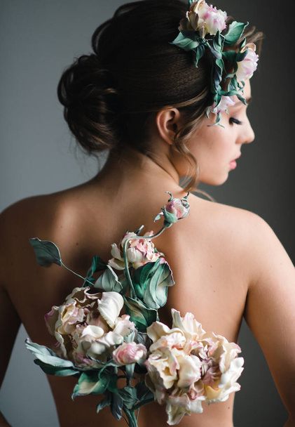 Flowers on the naked body. Creative handmade flowers made of genuine leather and silk. - Fotoğraf, Görsel