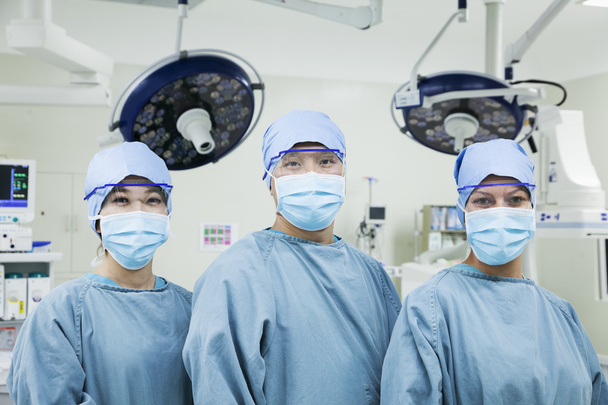 Kirurgit leikkaussalissa
 - Valokuva, kuva