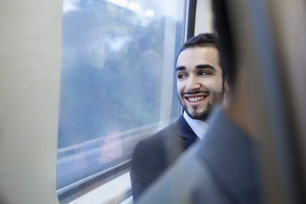 Бізнесмен, дивлячись у вікно метро
 - Фото, зображення
