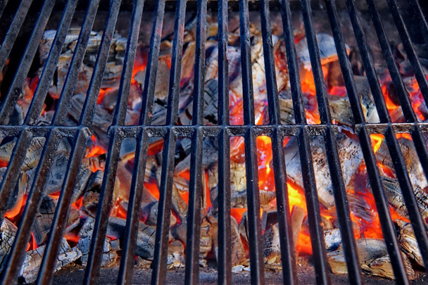 Brillante carbón en barbacoa Grill
 - Foto, imagen