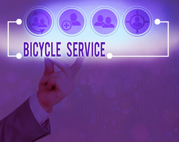 Schrijfbriefje met fietsservice. Zakelijke foto presentatie aanbieden van diensten zoals fietsverhuur of onderhoud. - Foto, afbeelding
