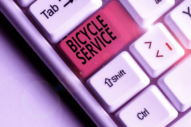 Schreibnotiz, die den Fahrradservice zeigt. Geschäftliches Foto, das Dienstleistungen wie Fahrradverleih oder Wartung anbietet. - Foto, Bild